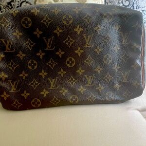 LOUIS VUITTON Monogram Speedy 35.